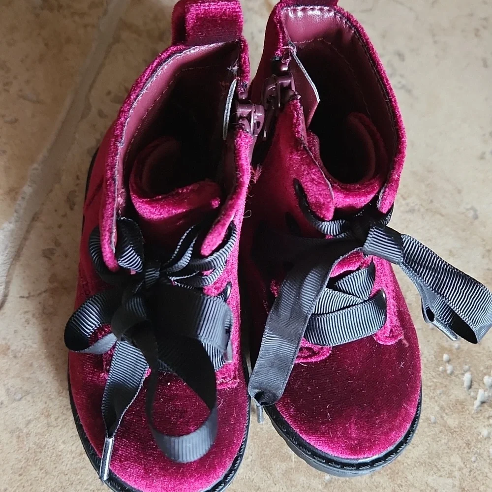 Cat & Jack Velvety Toddler Boots with Black Ribbon Laces Size 5